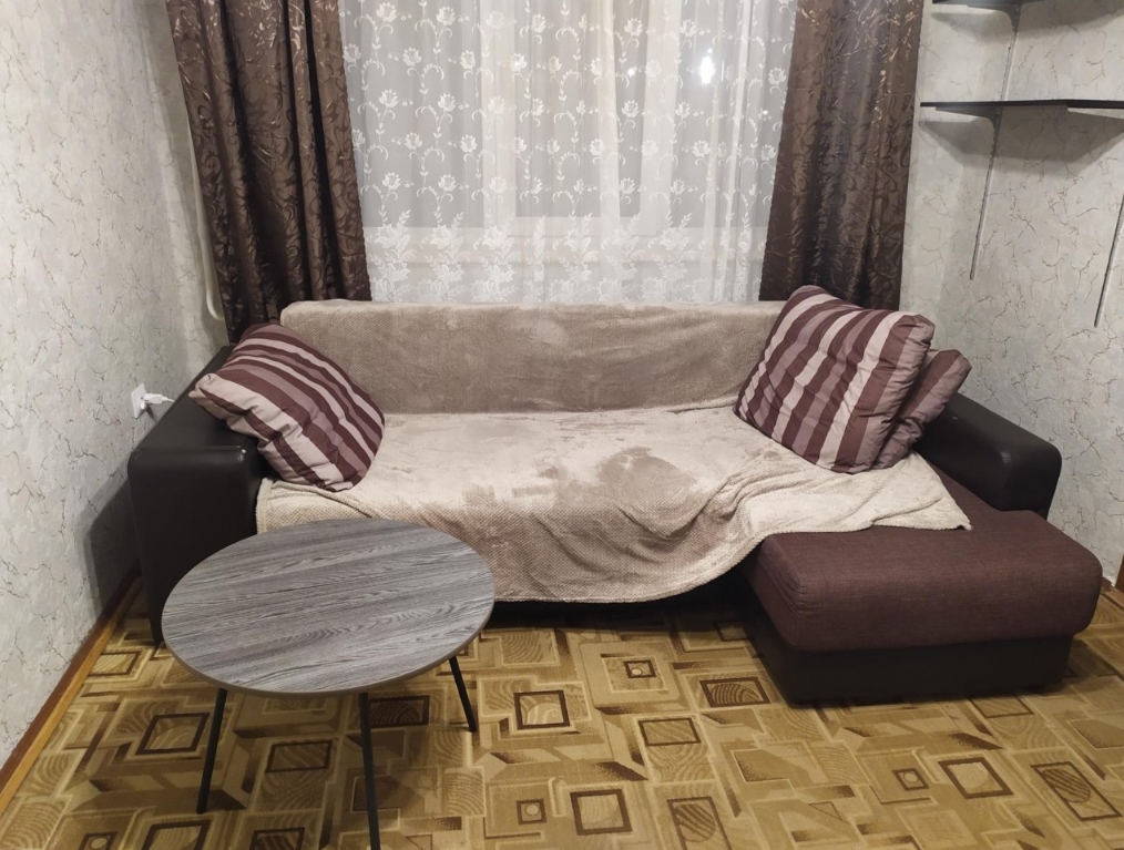 Сдается двухкомнатная квартира. Сдача от 6 месяцев! В квартире есть все необходимое: диван, двухспальная кровать, обеденный стол, кухонный гарнитур и плита, холодильник, микроволновка, бойлер,WiFi. Месторасположение: кв. Жукова Цена: 30 500(к.у включены в стоимость аренды)+ 50% залог+ услуги агентства +795928...
