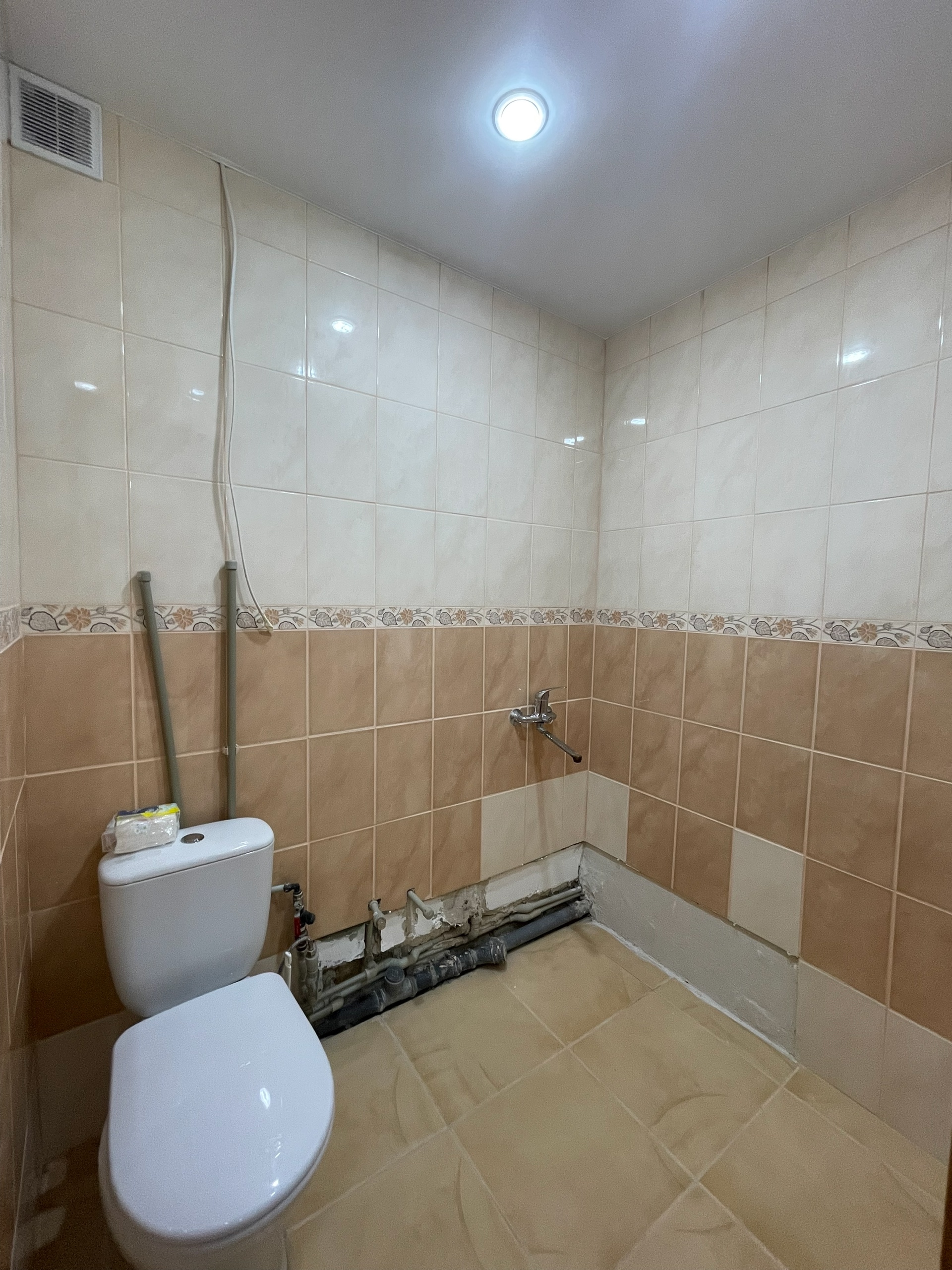 ‼️Продается 1к квартира, кв. Жукова 13, Луганск ✅локация топ - университет им. Даля -3 мин пешком! ✅вся инфраструктура в шаговой доступности ( школа, садик) ✅новый ремонт ( замена электрики, замена труб, новые входные двери, новый балкон, современный ремонт!) ✅чистый подъезд с ремонтом ✅площадь 30кв., 5эт. ✅ц...