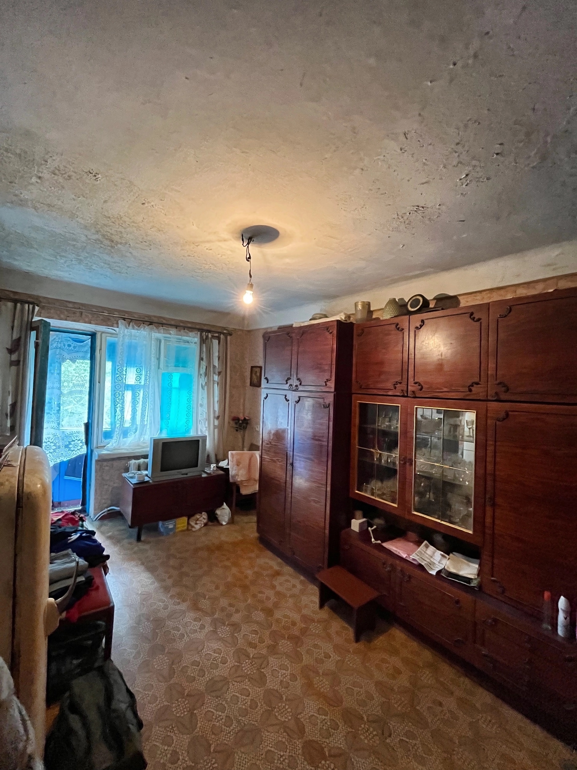 Продам 2к квартиру кв. Ватутина, 5/5 этаж, с А/О ✅Общая площадь - 43 м2. Одна комната изолированная 12.4м2, вторая проходная 15.5м2. Кухня - 6.6м2 ✅ Автономное отопление !!! ✅ Санузел совмещен, балкон застеклен деревом, м/п окна на кухне. В квартире есть две вместительные кладовки ✅ Квартира под ремонт!!! ✅ О...