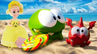 Игры для детей на пляже  - Ам Ням и куклы в песочнице! - Видео с игрушками серии подряд.